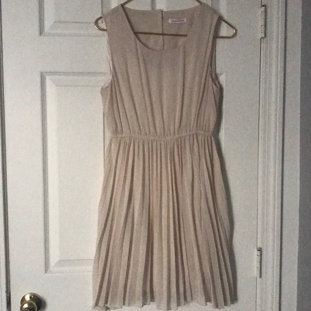 Goldstone Pleated Cream Sleeveless Dress